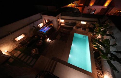 Alacati Villa | Alaçatı'da Saunalı Jakuzili Villa