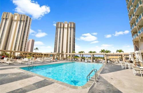 Ala Moana Apartment | Ala Moana Studio 804 Deluxe Mountain View Suite