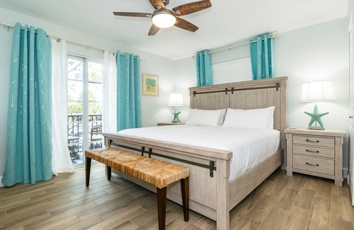 Holmes Beach Condo | Alamanda Villas 7 Beach Side Condo With Heated Pool