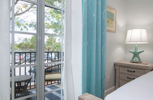 Holmes Beach Condo | Alamanda Villas 7 Beach Side Condo With Heated Pool
