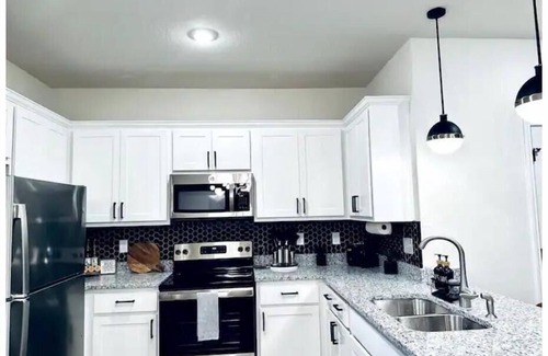 San Antonio House | Alamo Ranch Retreat -Sea World, Lackland AFB, UTSA