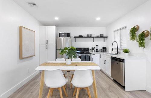 Poinsettia Heights Apartment | Alani Bay Designer Condos