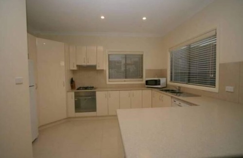Jindabyne House | Alaska 1- Great lake & mountain views