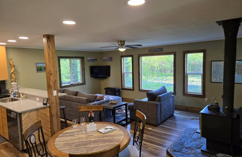 Bear Creek House | Alaska View Lodge