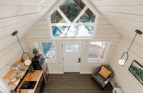 Chugiak Resort | Alaskan Mountain Resort sleeps up to 28!