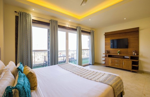 Rishikesh Hotel | Alaya Stays BYDM The Sky Heaven - 4 BHK Penthouse 15 Min from Triveni Ghat With Balcony & Lift