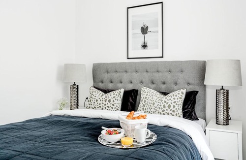 Nueva Andalucia Apartment | ALB205- Casa Albatross I by Roomservices