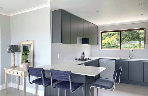 Robberg Beach Apartment | Alba Tramonto | 4 bed 3 bath - 100m Robberg Beach