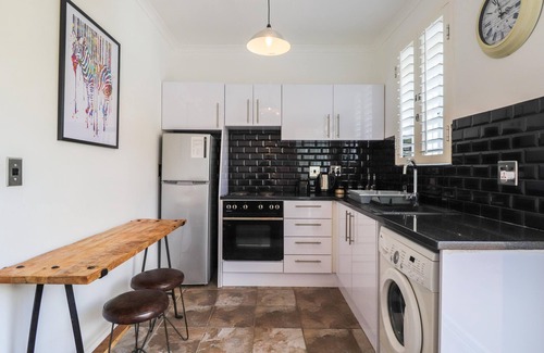 Cape Town City Centre Apartment | Albany Court P4 by CTHA