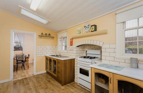 Albany House | Albany Historic Cottage by the BnB Collection