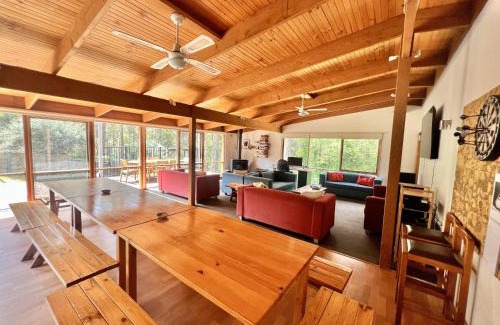 Sawmill Settlement Cabin | Albaski Lodge Room 2