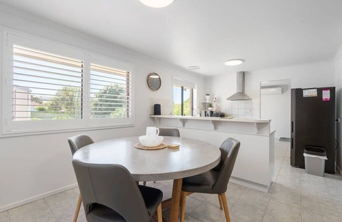 Hayborough House | Albatross-96 Albatross Ave Hayborough