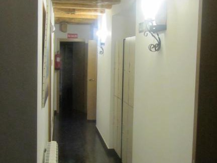 Torrebarrio Hostel | Albergue El Rebezo