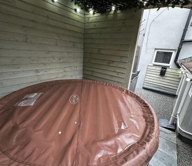Blackpool Town Center Apartment | Albert Hottub & Jacuzzi Apartments