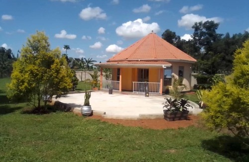 Gulu Cottage | Alberto Gardens - One bedroom cottage in secure, private grounds & free parking
