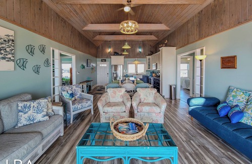 Topsail Beach House | Albion: Dive Into Oceanfront Bliss!