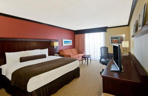 Northeast Heights Hotel | Albuquerque Crowne Plaza by IHG