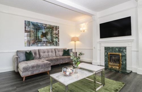Alcombe House | Alcombe House