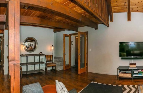 Truckee House | Alder Creek Paradise – Tree-lined Cabin Stay for 7