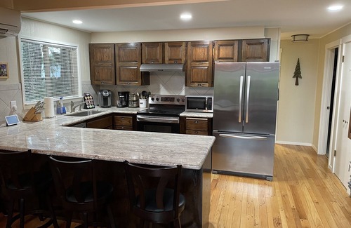 Union House | Alderbrook Golf Retreat - with AC, fast Wi-Fi, and EV charger
