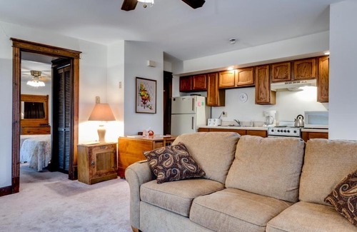 Chautauqua Apartment | Aldine 3A