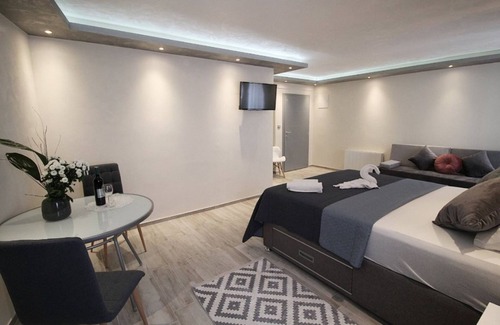 City Center House | Alessio Premium Rooms - Triple bedroom