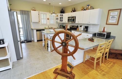 Ocracoke House | Aleta: Pet friendly, waterfront, perfect for two. Private docking.