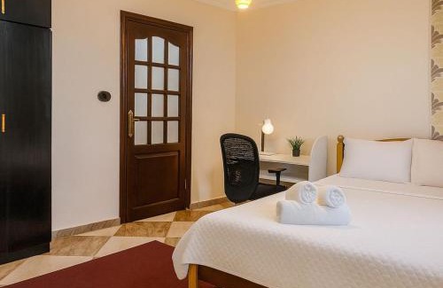 Ar-Raml 2 Apartment | Alex 2BR - Smart TV - Wi-Fi - Work Desks & Bicycle