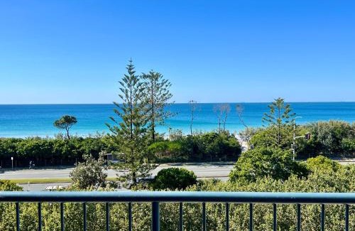Alexandra Headland Apartment | Alex Beachfront Apartment