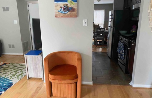 Landmark House | Alexandria Charming Townhome-3BR with free parking