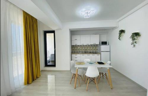 Navodari Apartment | Alezzi Yacht Apartments with Sea View Near the Beach