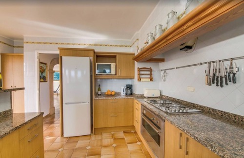 Portopetro House | “Algueret” near the Sea with Sea View, Shared Pool, Wi-Fi, A/C, Terrace & Garden; Parking Available
