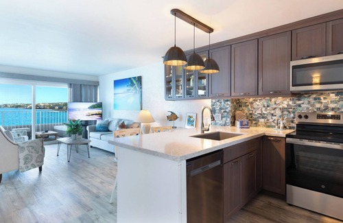 Kailua-Kona Condo | Alii Villas #332 Million Dollar Ocean View. Watch Dolphins, Coastal Vibes.