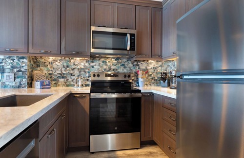 Kailua-Kona Condo | Alii Villas #332 Million Dollar Ocean View. Watch Dolphins, Coastal Vibes.