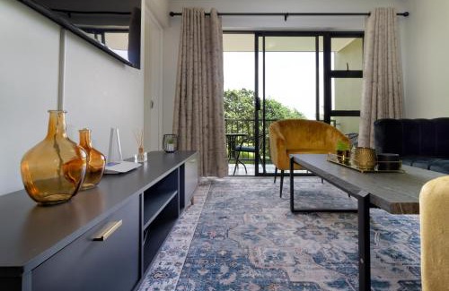 Greater Johannesburg Metropolitan Area Apartment | #AlimamaSpaces Jade's Greenlee