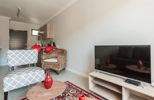 Greater Johannesburg Metropolitan Area Apartment | #AlimamaSpaces: The Rand Haven