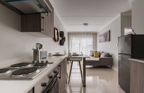 Greater Johannesburg Metropolitan Area House | #AlimamaSpaces: TIH Manson's Apartment