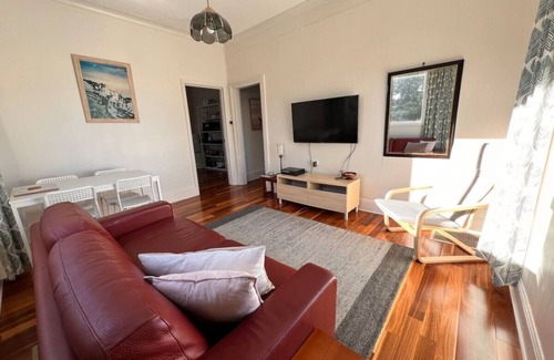 Katoomba House | Alkira Cottage: Cozy, Comfortable, and Convenient