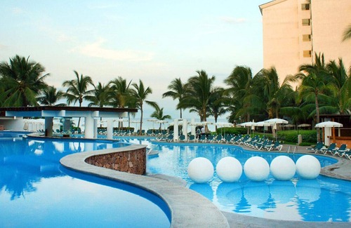 Isla Iguana Resort | all 5 star ,free 24hr gcart over beach boardwalk forest