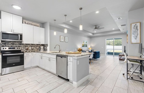 Palm Harbor House | All Beautiful 8 bedroom 4 bath Villa Sleeps 19 near beach and Golf