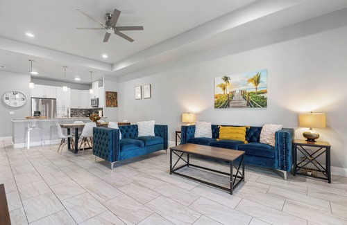 Palm Harbor House | All Beautiful 8 bedroom 4 bath Villa Sleeps 19 near beach and Golf