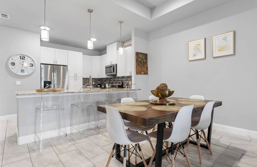 Palm Harbor House | All Beautiful 8 bedroom 4 bath Villa Sleeps 19 near beach and Golf