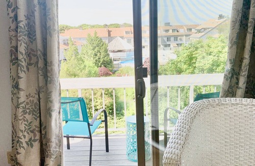 Hyannis House | All Decked Out - Cape Cod. Private beach & heated pool.