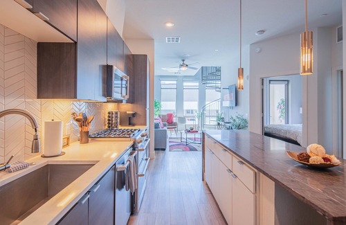 North Scottsdale Condo | 》All-In-One Comfort 》Pool Access 》 Office Space 》Washer/Dryer
