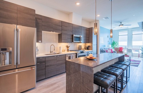 North Scottsdale Condo | 》All-In-One Comfort 》Pool Access 》 Office Space 》Washer/Dryer
