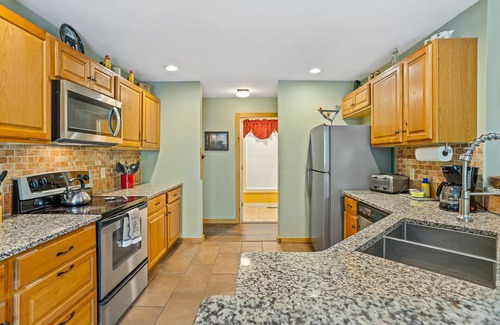 Jim Thorpe House | ALL-IN-ONE - GAME ROOM, GOLF SIMULATOR, HOT TUB, BBQ, EV CHARGER in Jim Thorpe!