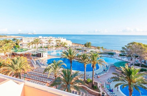 San Antonio Bay Resort | All-Inclusive Swim Up Deluxe Family Studio at Sirenis Seaview Country Club