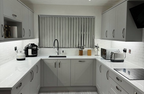 Bodelwyddan House | All-Inclusive Getaway | Free WiFi | Fully Ready | Stress-Free Arrival!