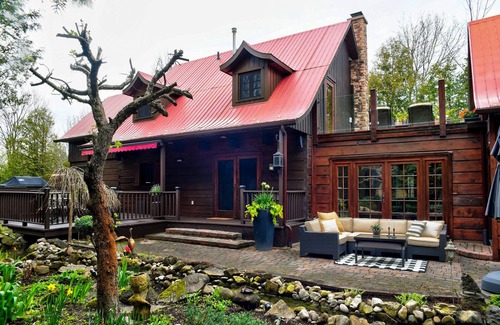 Collingwood Ski Chalet | All inclusive summer rental with a private backyard oasis