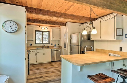 Arnold Cabin | All-Seasons Getaway w/Grill - 4Mi to Big Trees SP!
